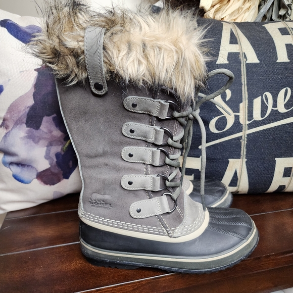 Sorel Joan of Arctic Winter Boots | Size 6 - Picture 2 of 11
